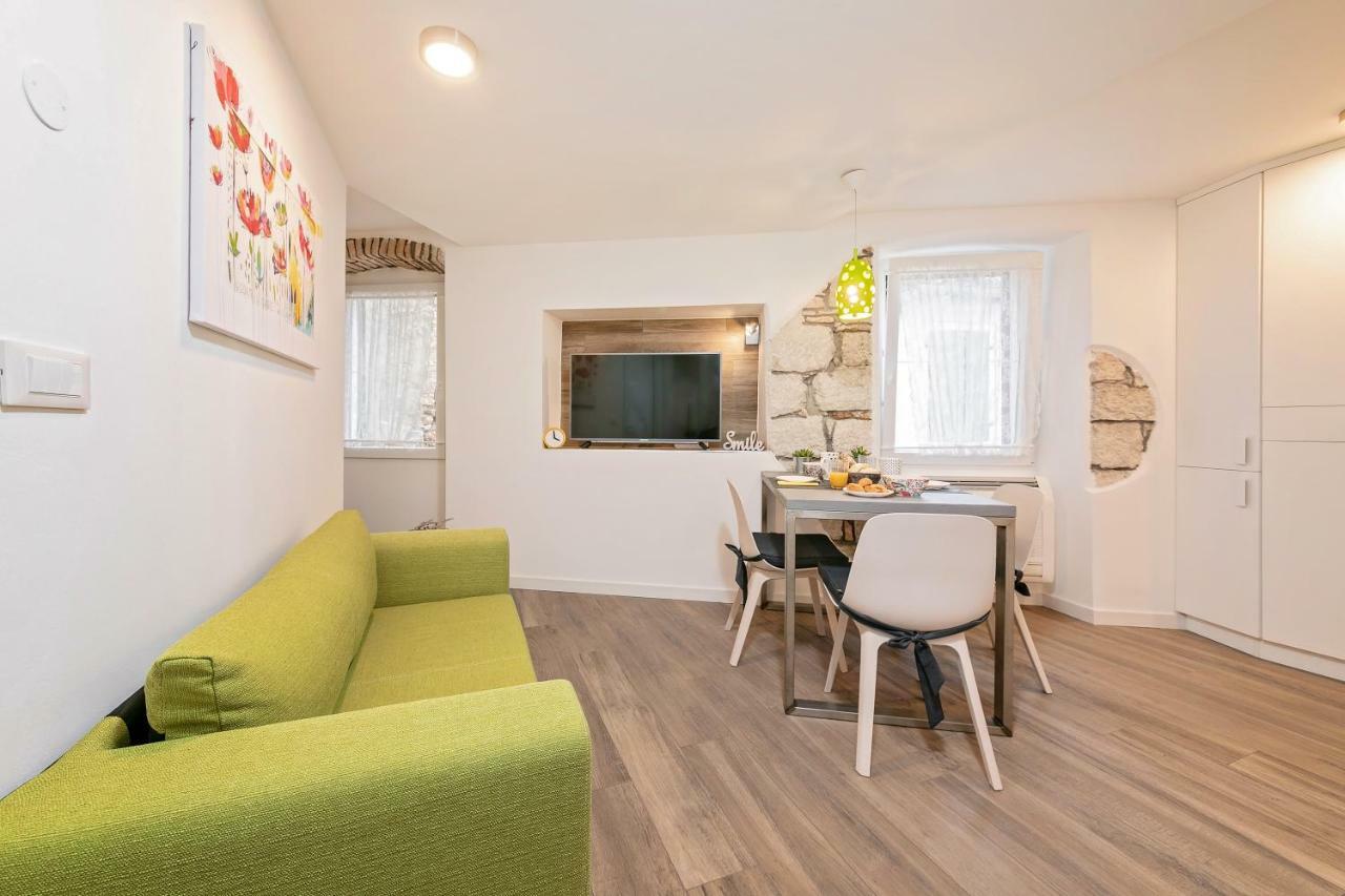 Mariva Downtown Apartment With Free Parking Ровінь Екстер'єр фото