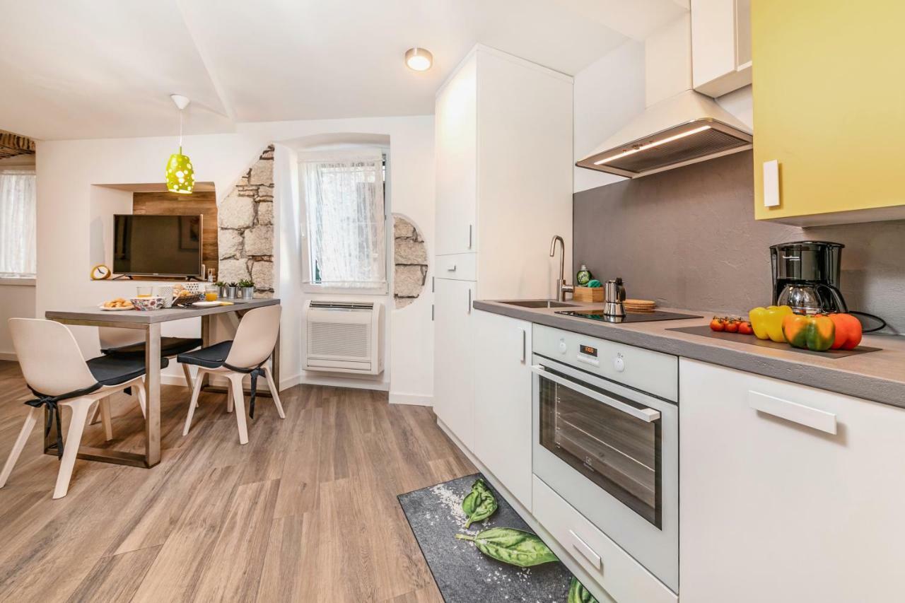 Mariva Downtown Apartment With Free Parking Ровінь Екстер'єр фото