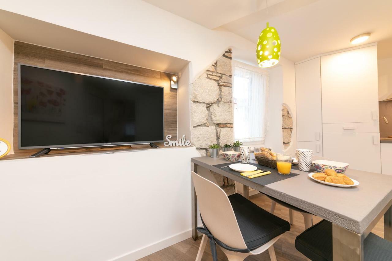 Mariva Downtown Apartment With Free Parking Ровінь Екстер'єр фото