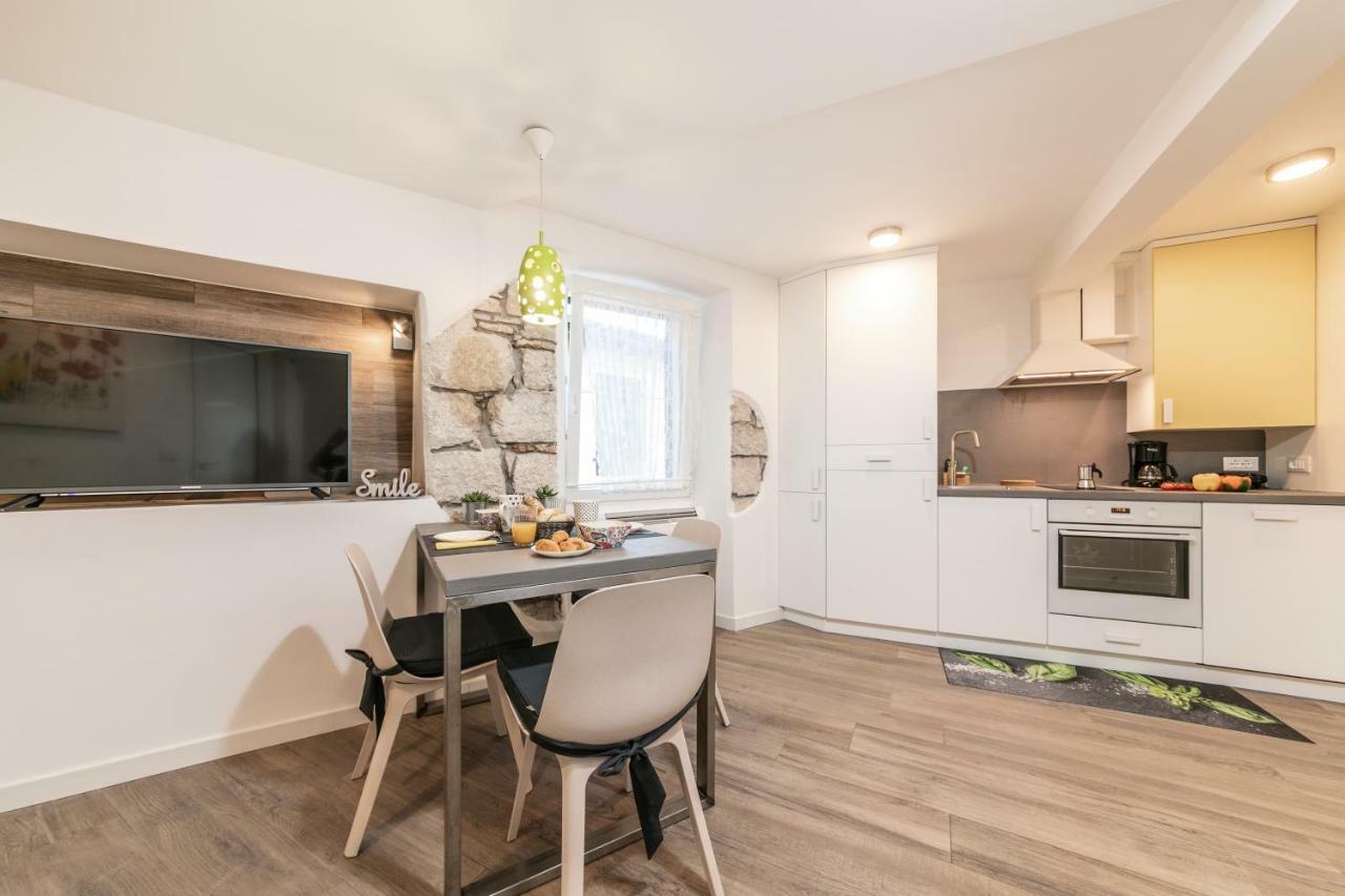 Mariva Downtown Apartment With Free Parking Ровінь Екстер'єр фото