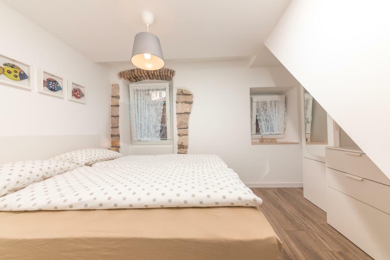Mariva Downtown Apartment With Free Parking Ровінь Екстер'єр фото